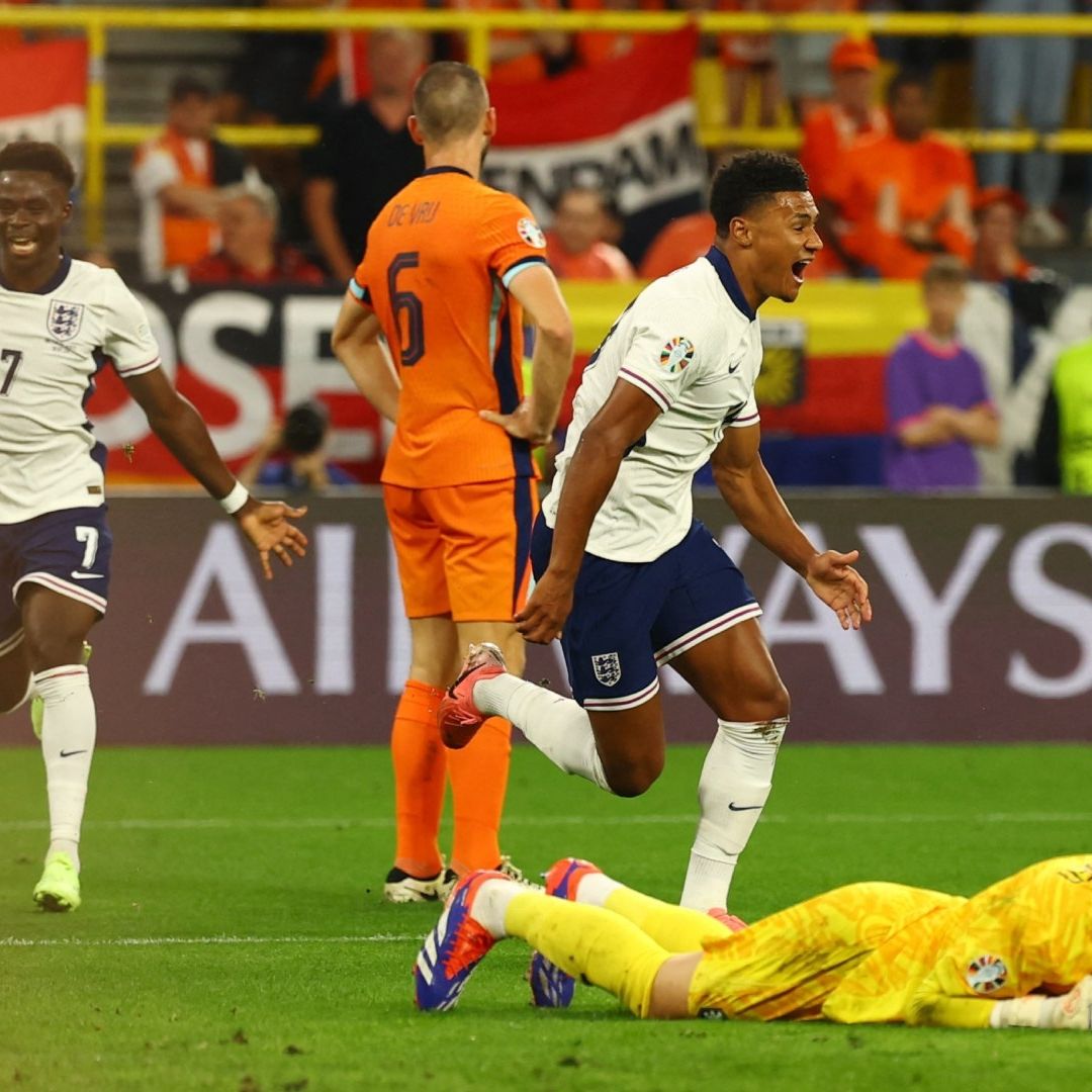 Ollie Watkins hizo el tanto de la victoria para Inglaterra, en el último minuto.