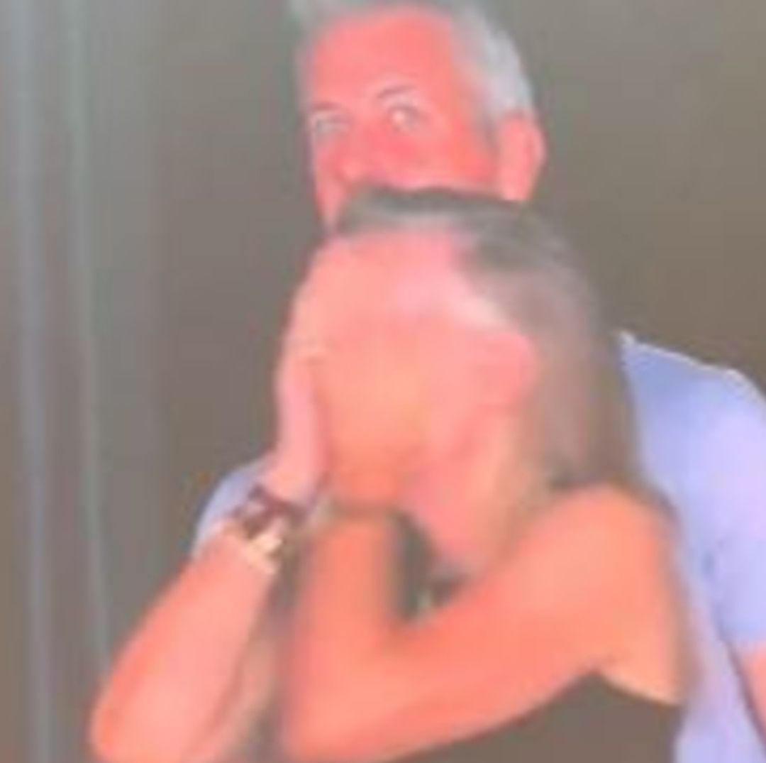 Ella es Megan Kerrigan, la Esposa del CEO de Astronomer Exhibido en 'Kisscam' de Coldplay