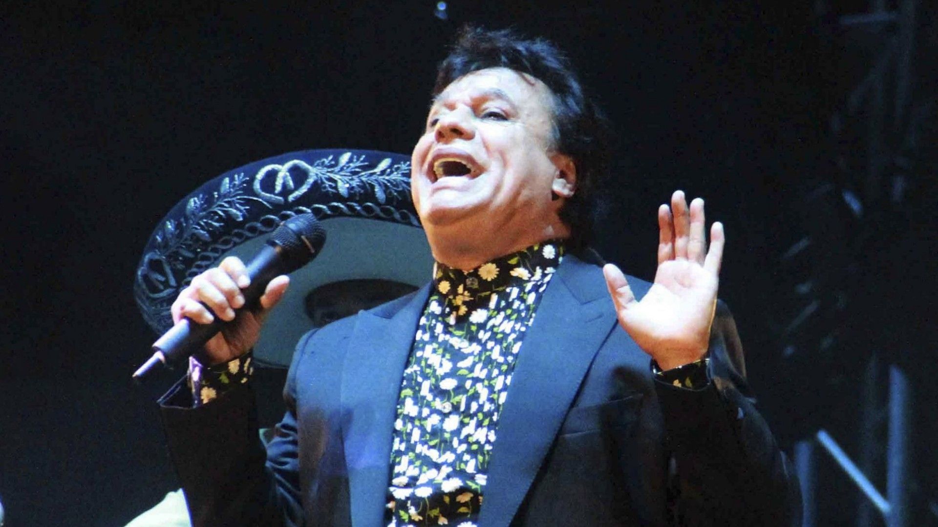 Muere nieto recién nacido de Juan Gabriel