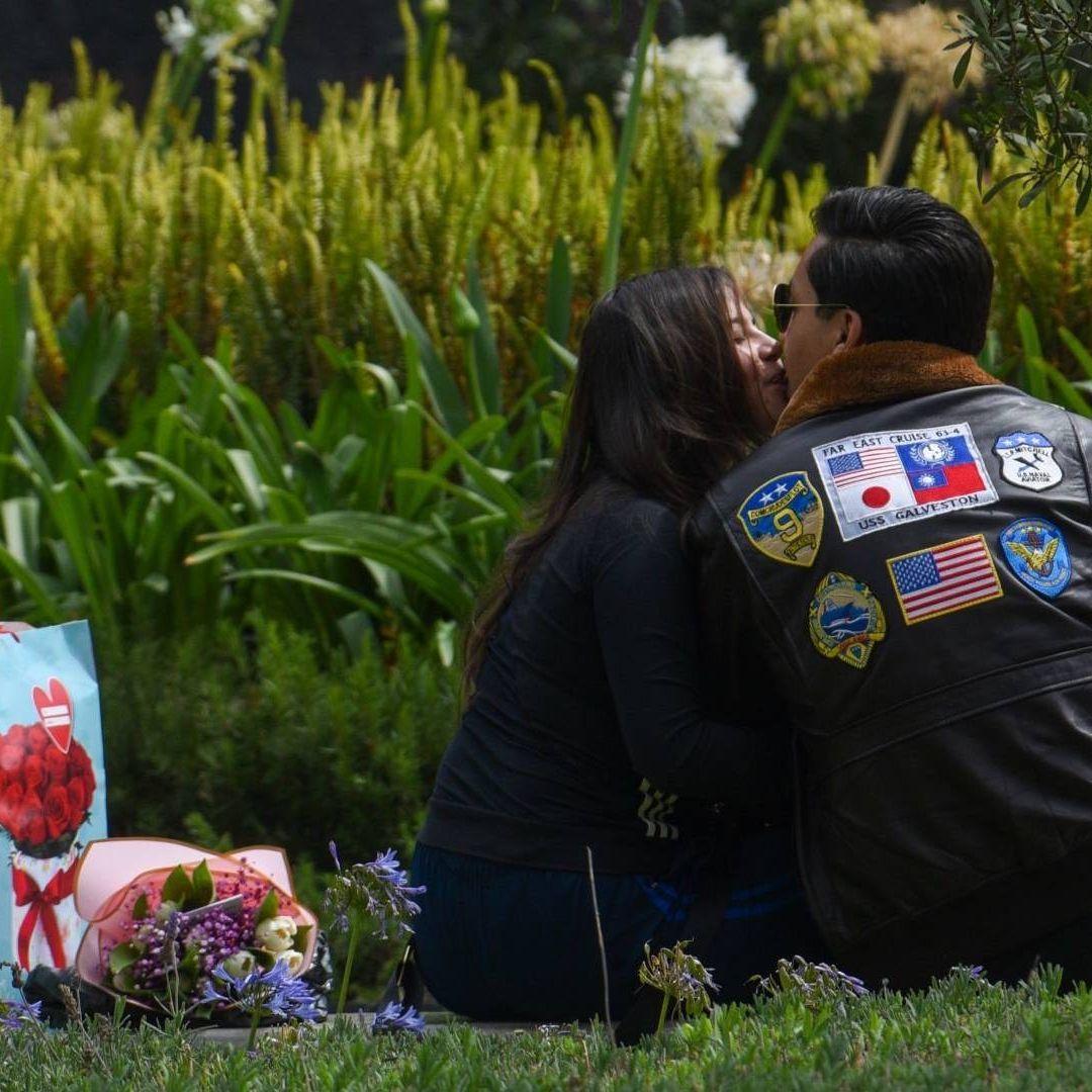 Los psicólogos aseguran que existen comportamientos que tu pareja está haciendo "banksying"