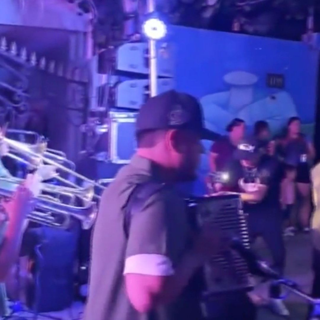 Balean a trabajador de audio en evento musical en Monterrey, Nuevo León