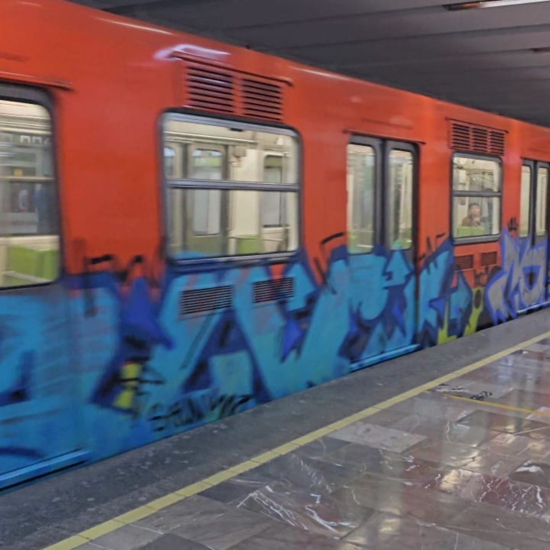 Denuncian Enormes Grafitis en Vagones del Metro del CDMX