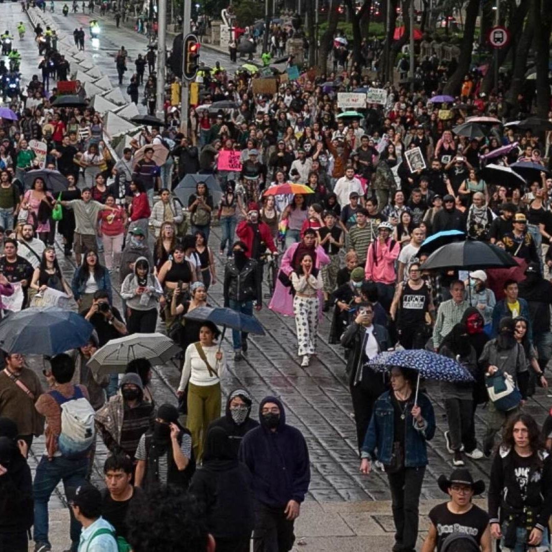 Participantes en la primera marcha contra gentrificación en CDMX