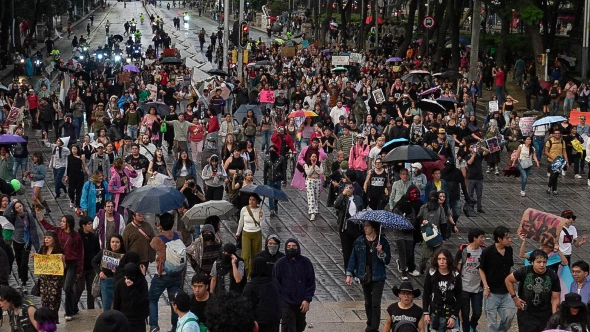 Participantes en la primera marcha contra gentrificación en CDMX