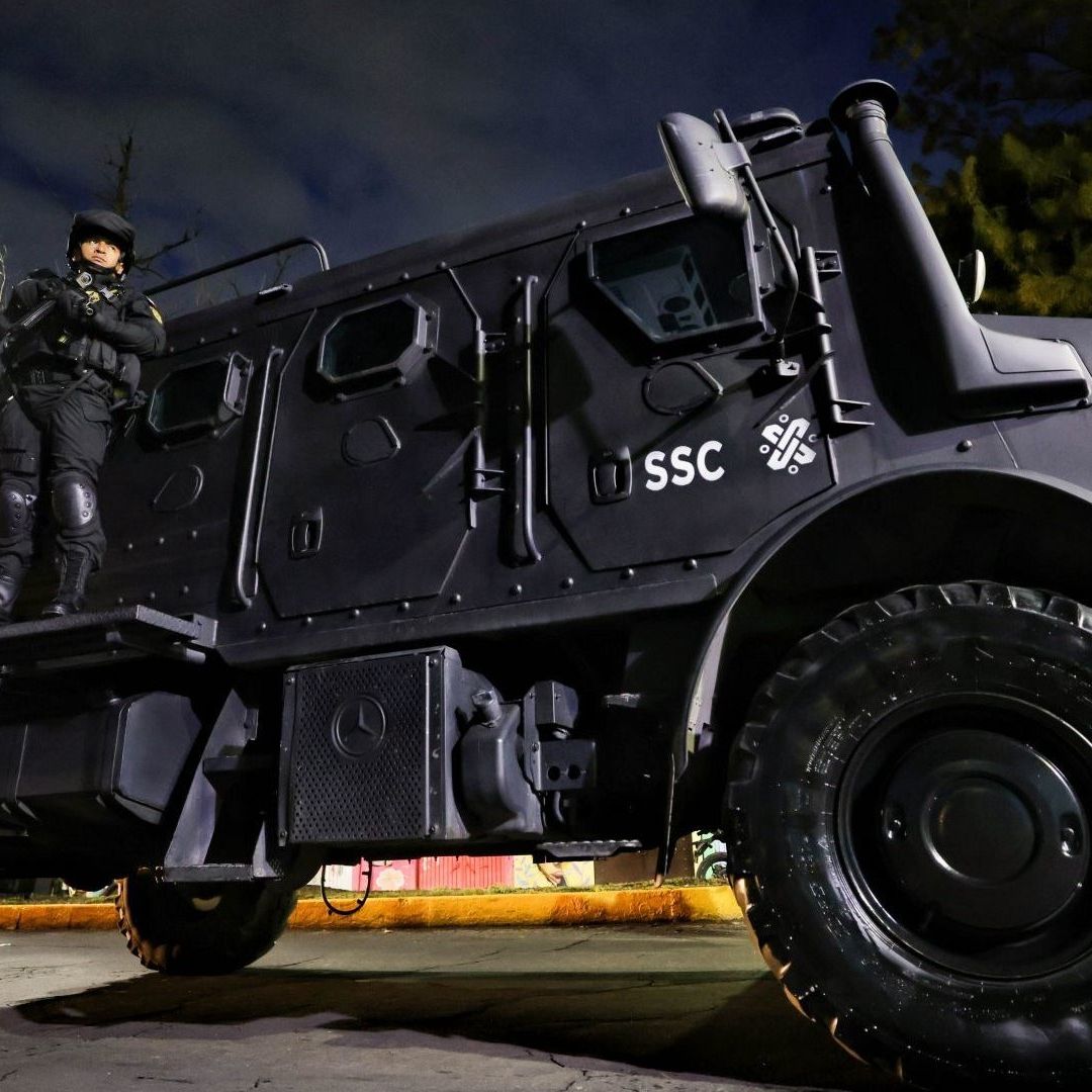 Elementos policiacos durante operativos de seguridad en Iztapalapa