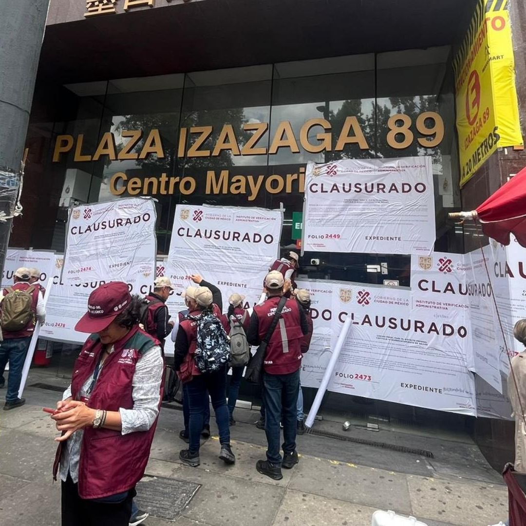 Qué productos vendían en la Plaza Izazaga 89 de la CDMX que fue clausurada