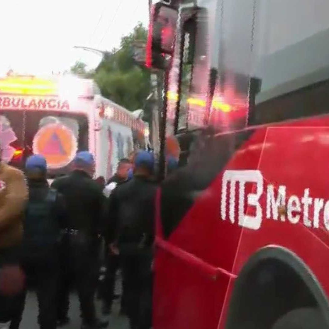 Unidad del Metrobús choca y deja 8 heridos en Revolución