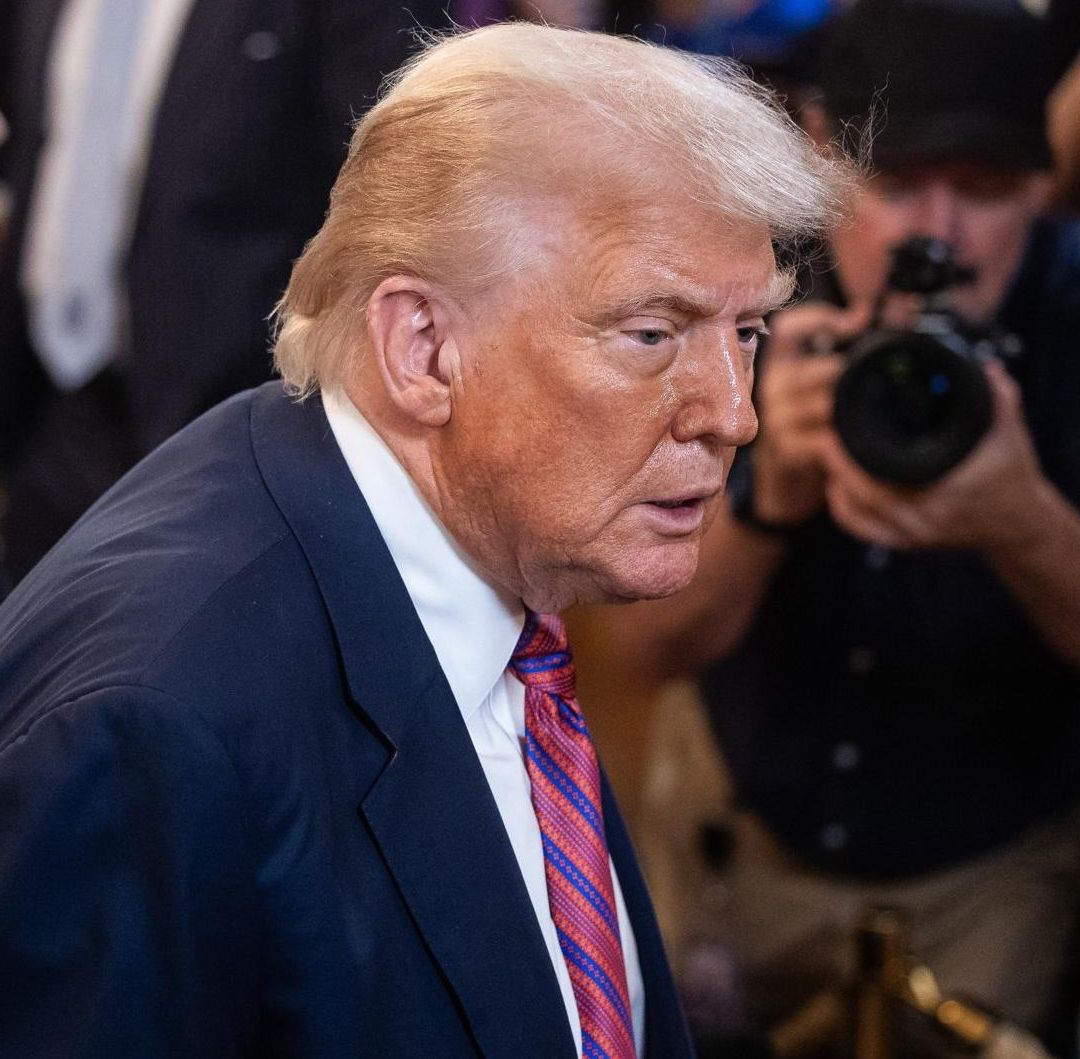 Trump Demanda a Rupert Murdoch, reporteros del Wall Street Journal por Difamación, Según Reuters