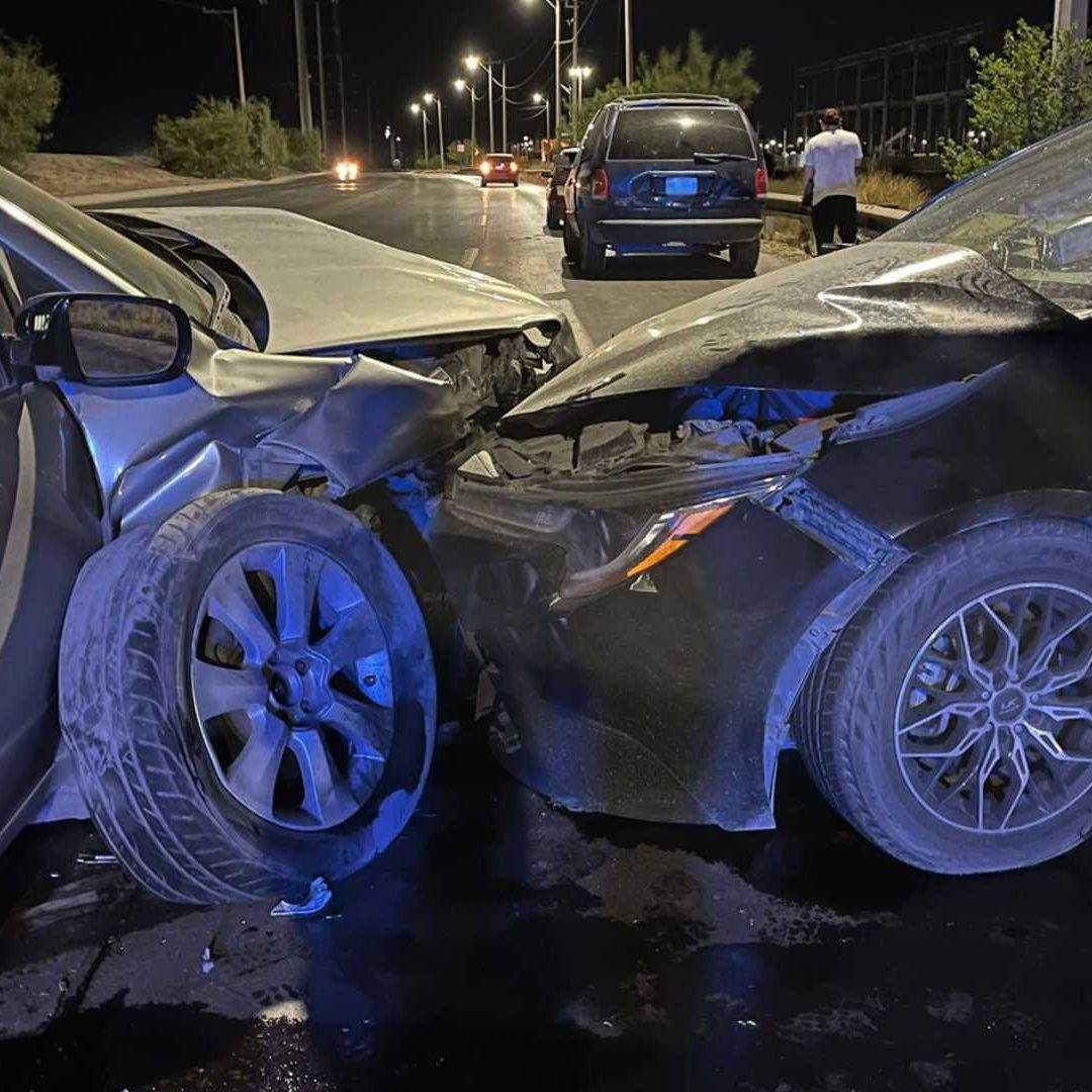 Familia es Chocada de Frente por Auto en Sentido Contrario en Ciudad Juárez; Conductor Iba Ebrio