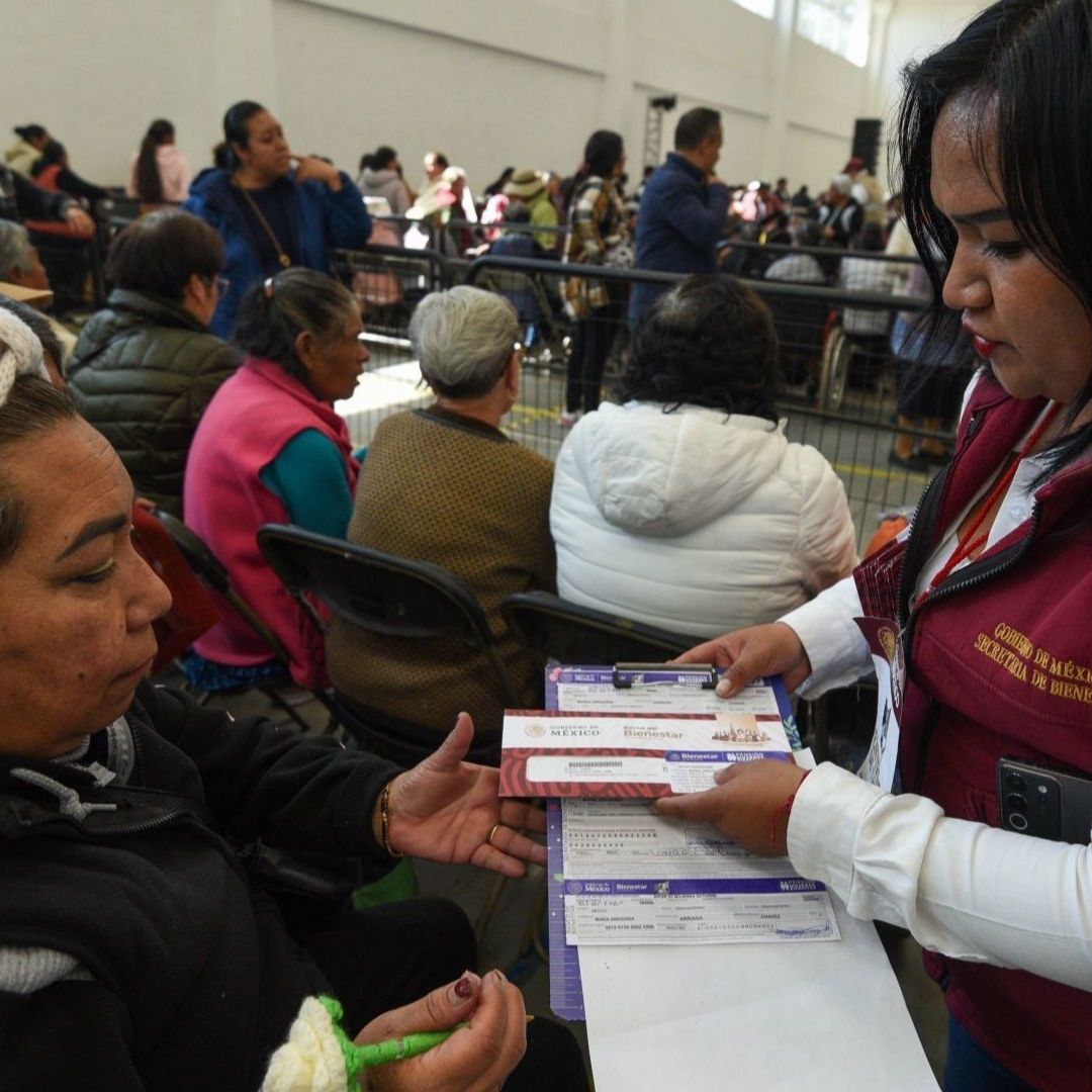 Con un claro cambio a lo que se hacía, Bienestar dio a conocer las ocho primeras letras para registro a Pensión Mujeres de 60 a 62 años.