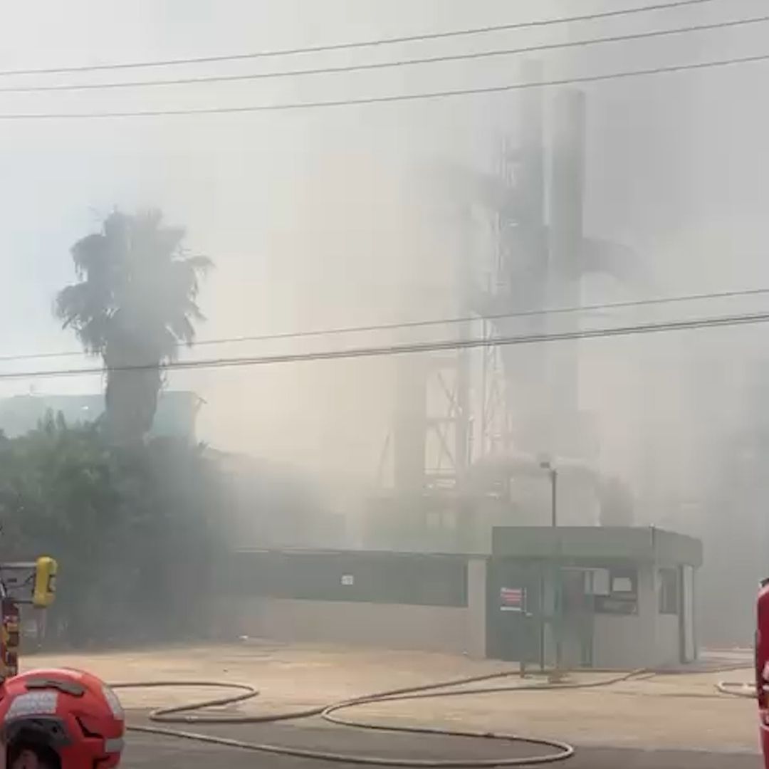 Incendio en Fabrica de Triplay en Tijuana Obliga al Cierre Vial y Evacuaciones