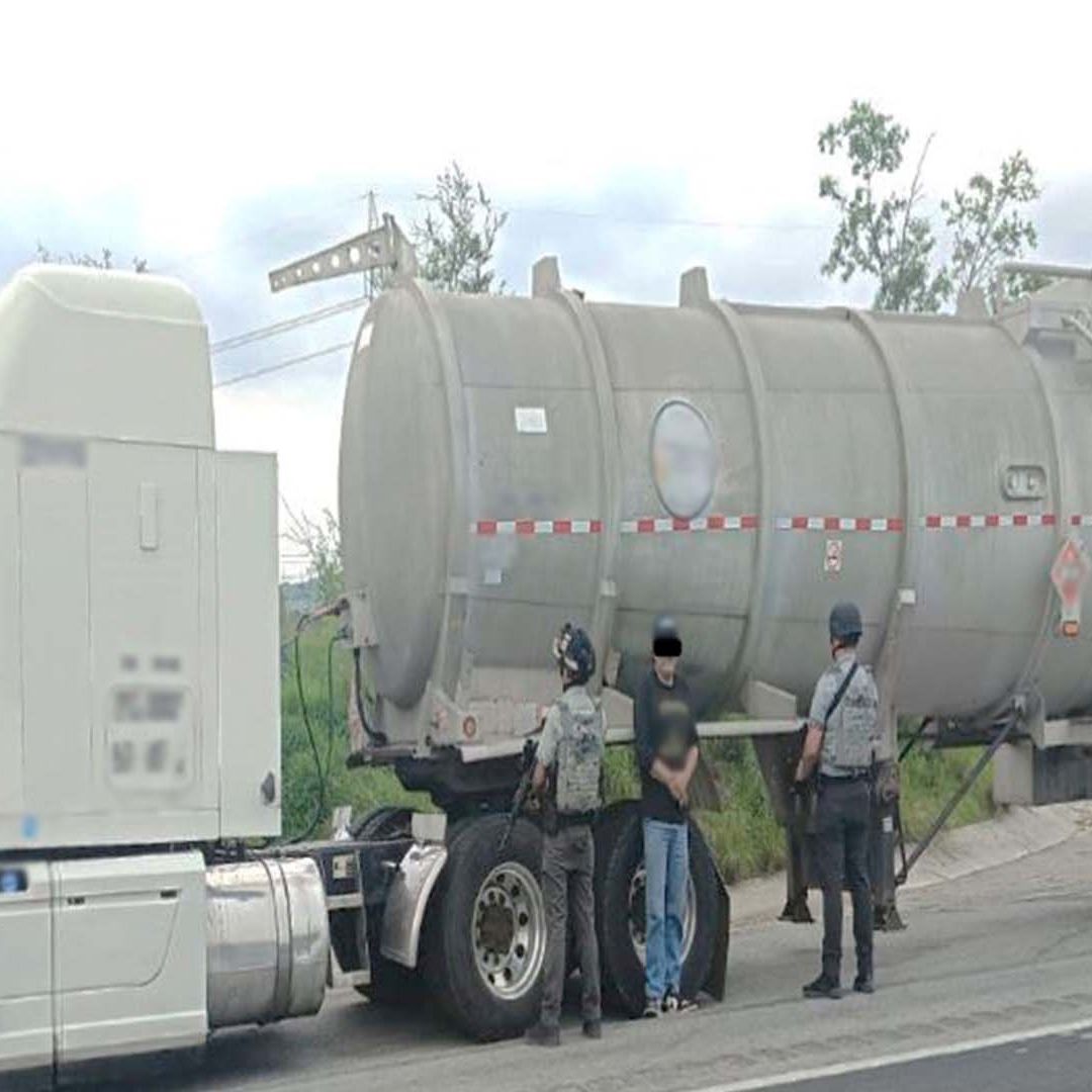 Decomisan Tractocamión con 35 Mil Litros de Huachicol en Tamaulipas