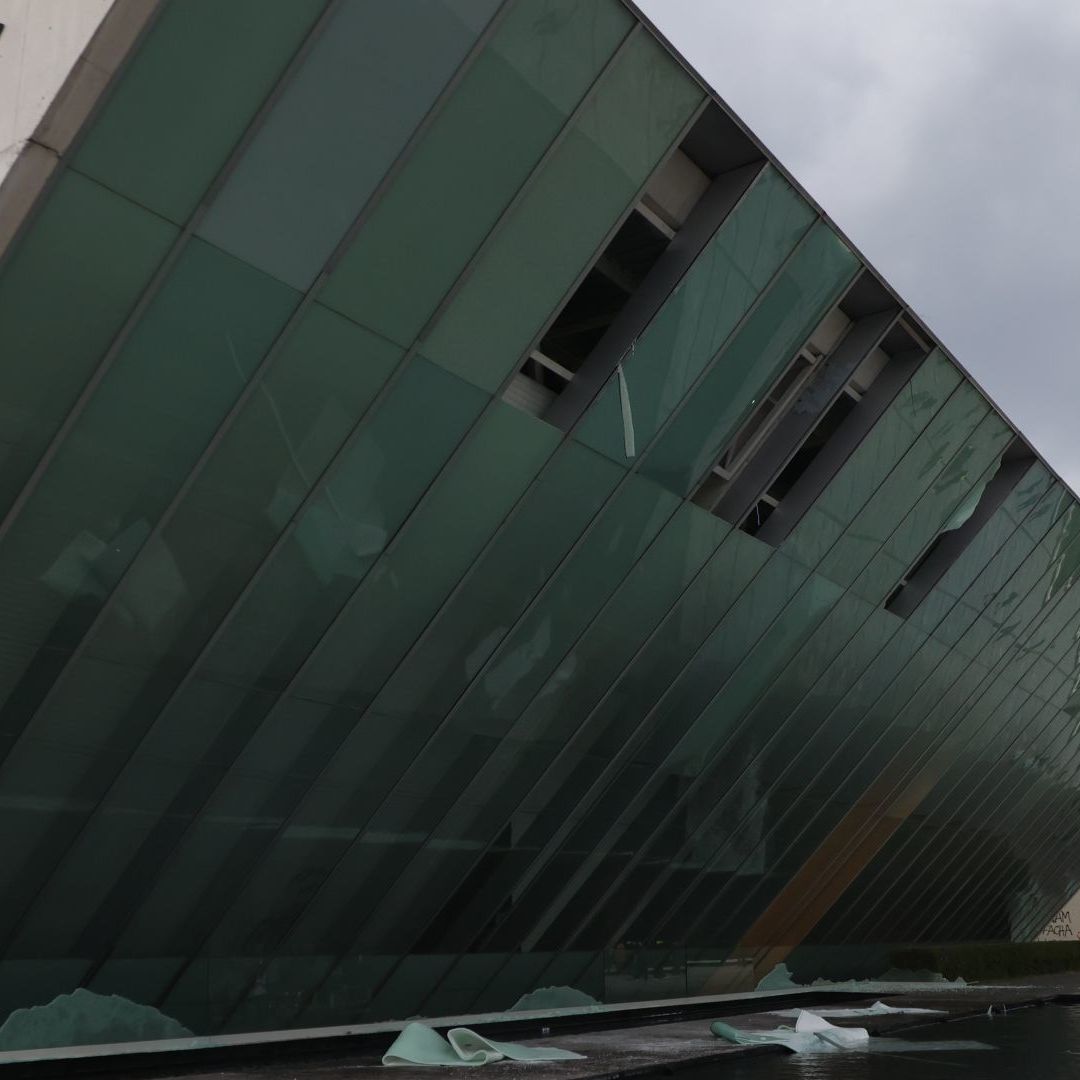 Muac Fachadas Sheinbaum Califica como “Fascistas e Intolerantes” Destrozos en MUAC y ...