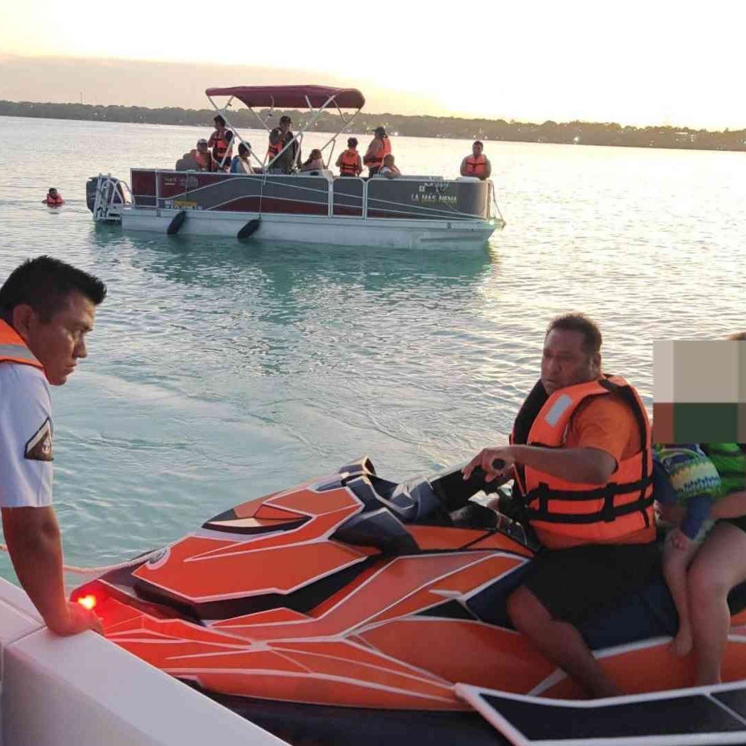 Rescate de turistas en la Laguna de Bacalar, Quintana Roo