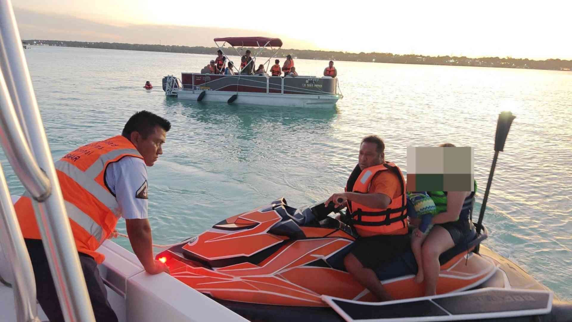 Rescate de turistas en la Laguna de Bacalar, Quintana Roo