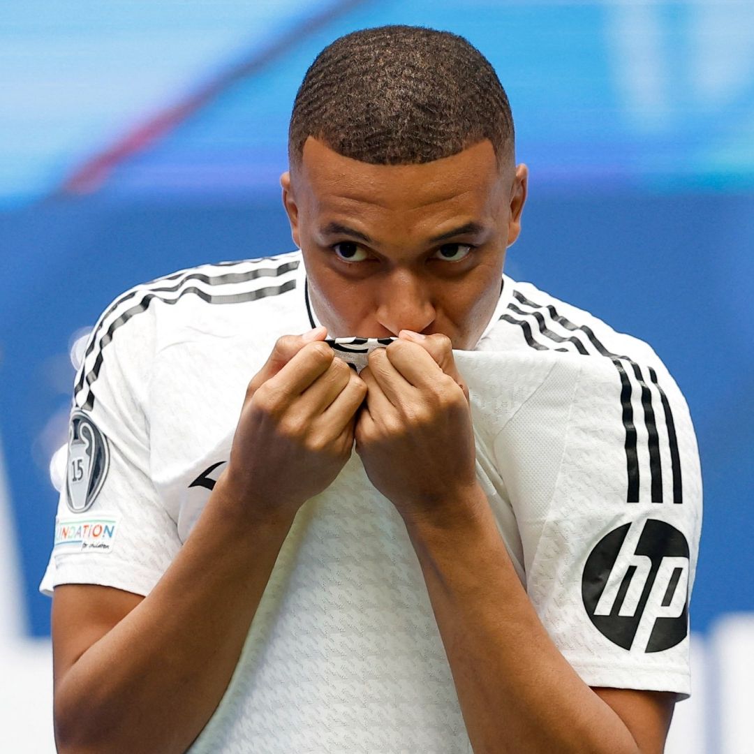 Mbappé Firma Su Contrato Con el Real Madrid en Ciudad Deportiva