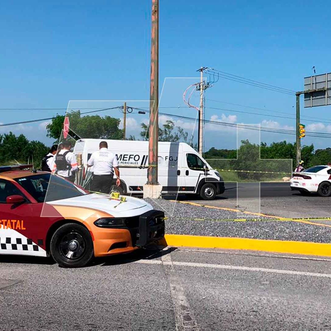Motociclista Pierde la Vida tras Chocar con una Camioneta; Hay Varios Lesionados