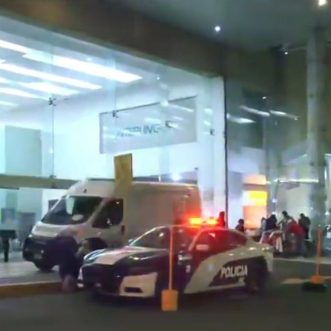 Servicios de emergencia llegaron hasta la estación Buenavista del Tren Suburbano por el caso de un hombre fallecido en las instalaciones.