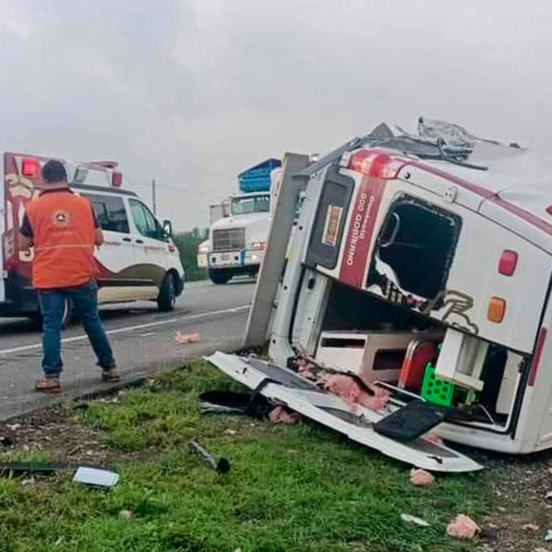 Muere conductor de Ambulancia del ISSSTE Tras Choque con Tráiler en Tamaulipas