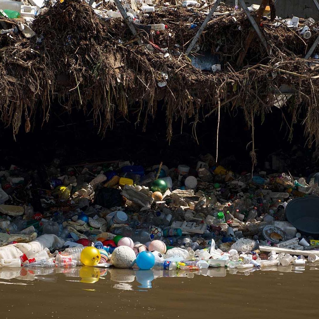 Salas, Refrigeradores y Autopartes, Principal Basura que Sacan del Drenaje en el Valle de México
