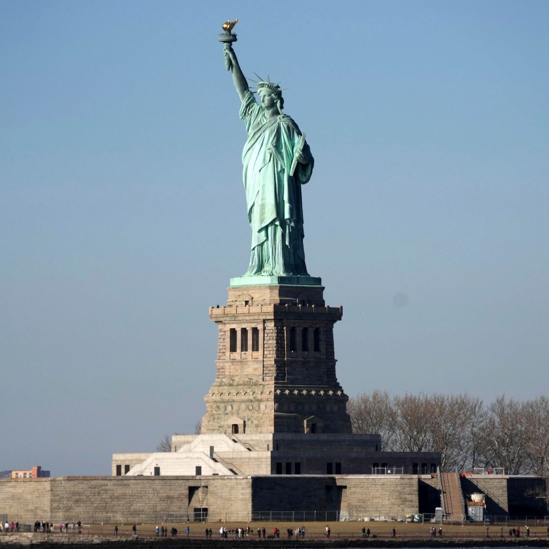 El meteoro pasó sobre la Estatua de la Libertad en Nueva York
