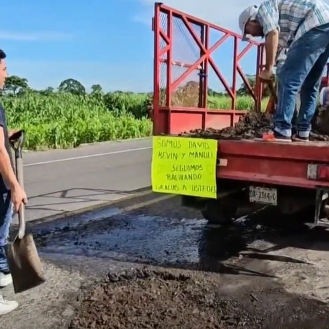 Jóvenes en Chiapas Toman Iniciativa de Tapar Baches