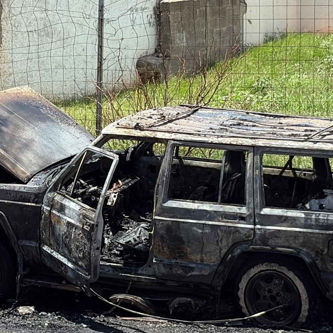 Se Incendia Auto en la Colonia Obrera de la Ciudad de Chihuahua