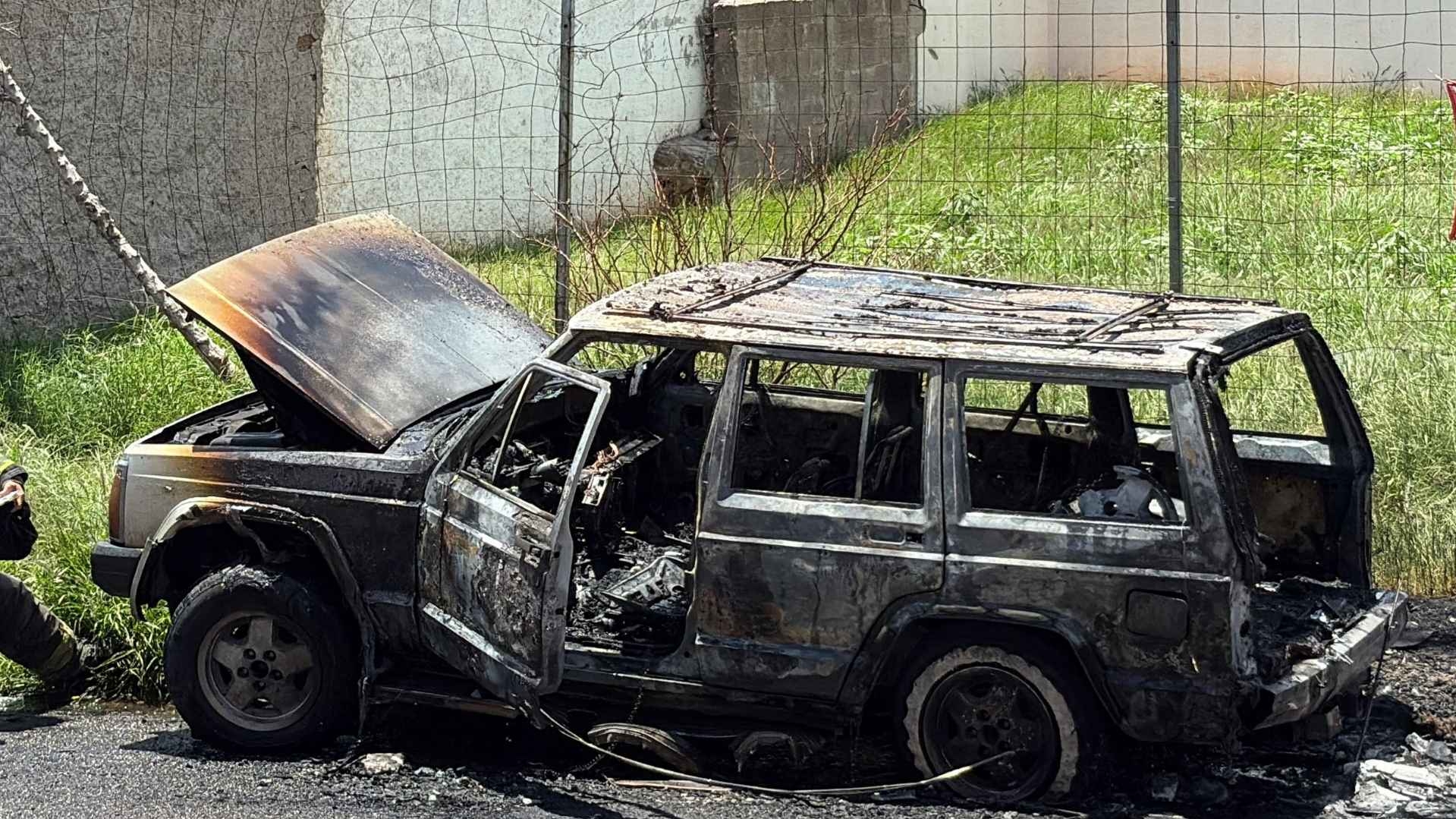 Se Incendia Auto en la Colonia Obrera de la Ciudad de Chihuahua