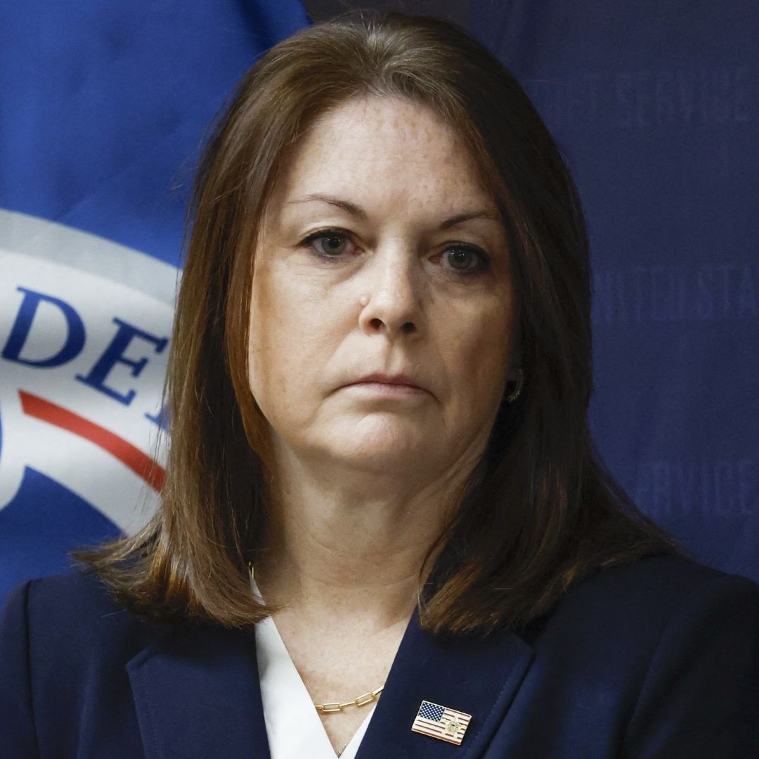 Directora del Servicio Secreto Comparecerá por Intento de Asesinato contra Trump