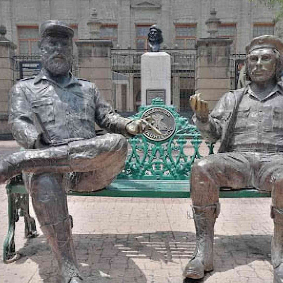 estatuas de Fidel Castro y 'Che' Guevara