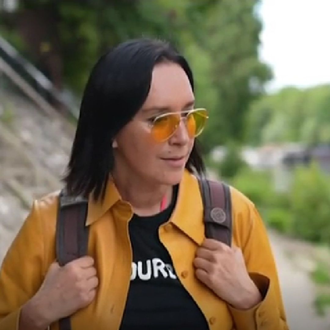 Karla Iberia Sánchez nada en el río Sena en París.
