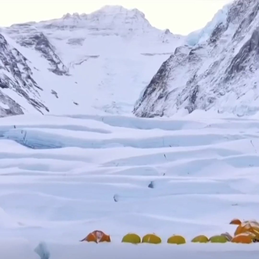 Dron Muestra Ruta Completa de Ascenso al Monte Everest