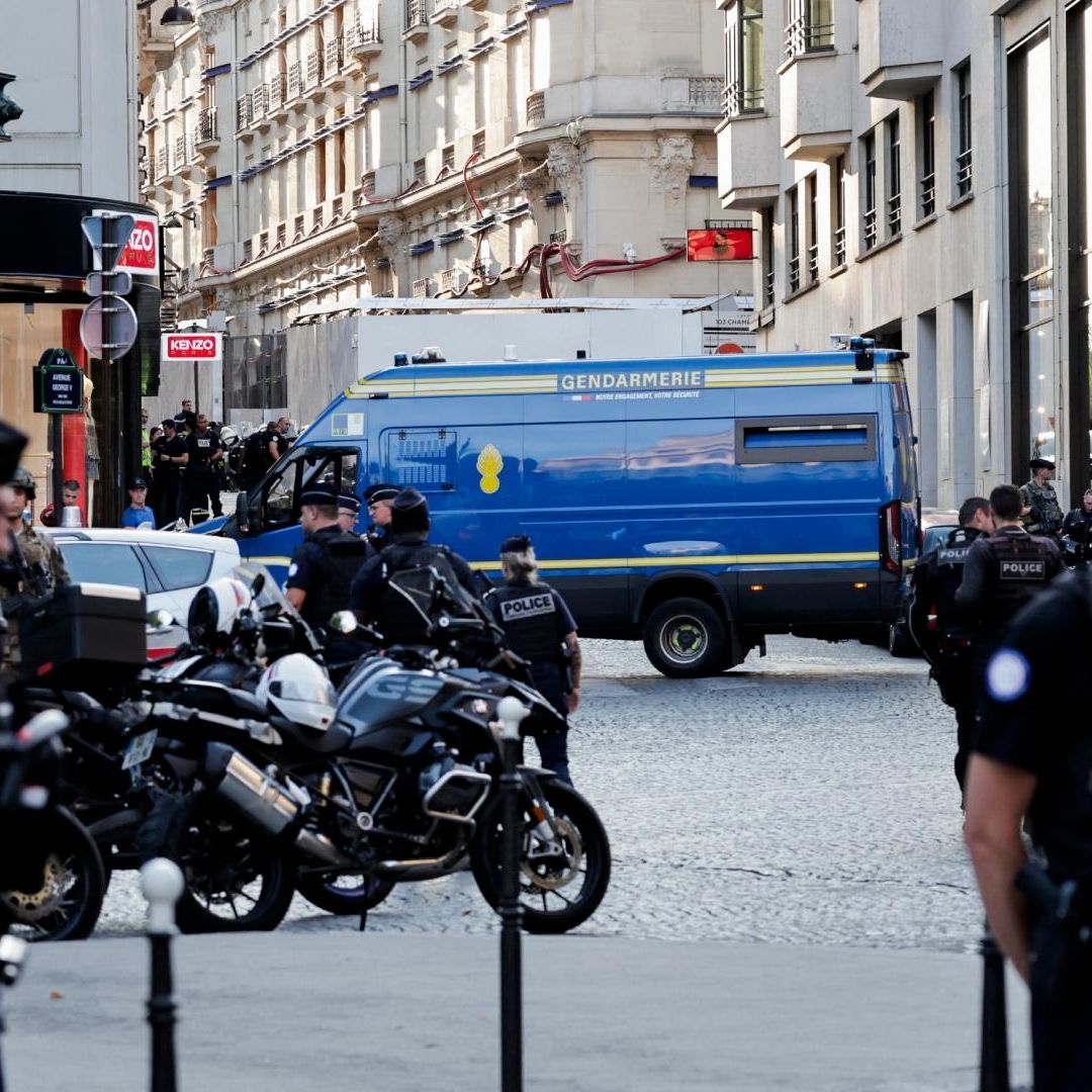 Ataque con cuchillo en París deja un policía herido