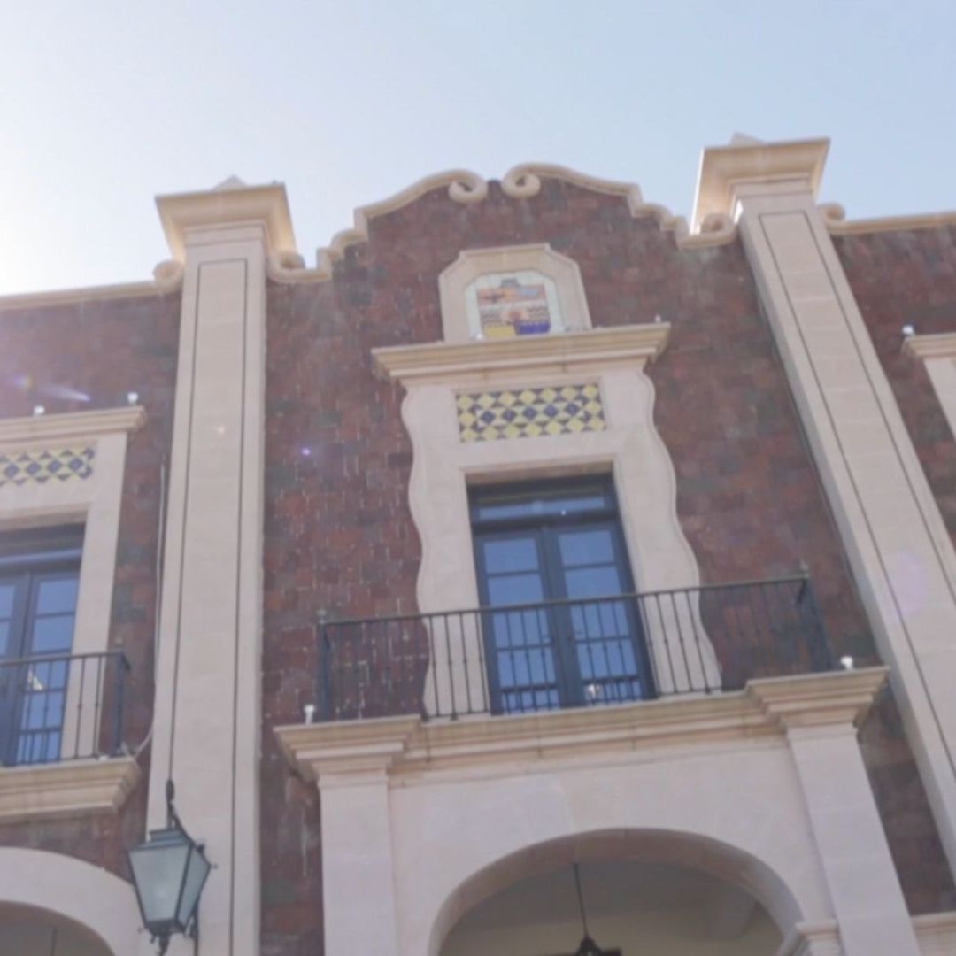 Detienen a Joven Rayando con Pintura en Aerosol Edificios de la Universidad de Sonora