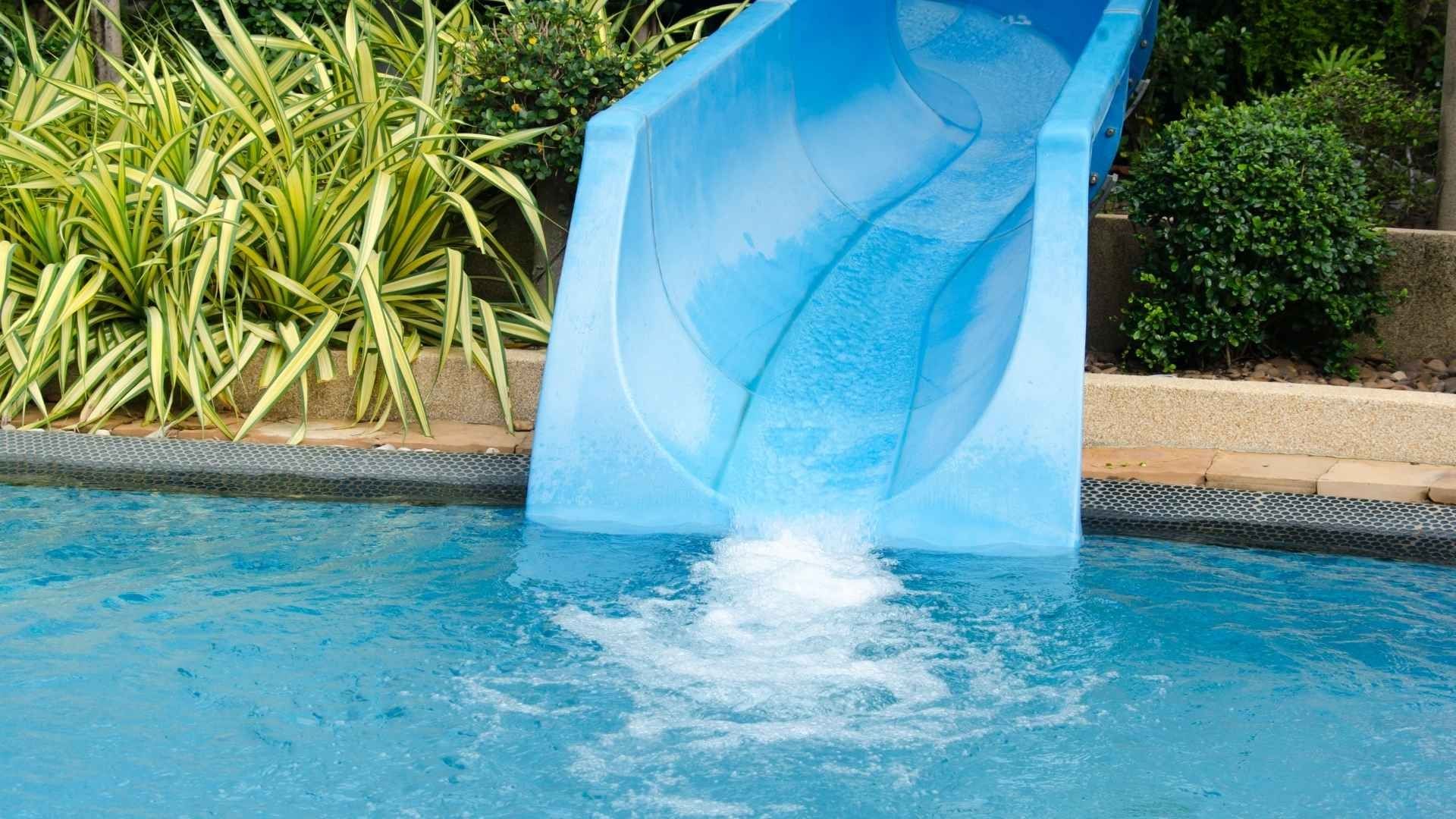 Hombre es Rescatado en Balneario de Jiménez; Familia Denuncia Succión por Tubo de Alberca