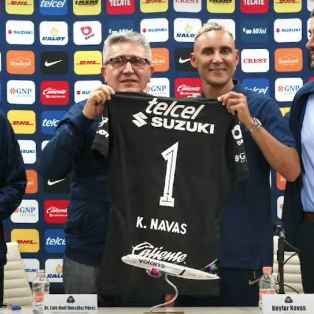 El portero costarricense Keylor Navas fue presentado este jueves 24 de julio por la directiva del club Pumas.