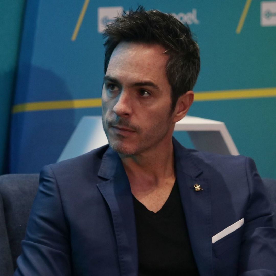 Mauricio Ochmann estrena romance