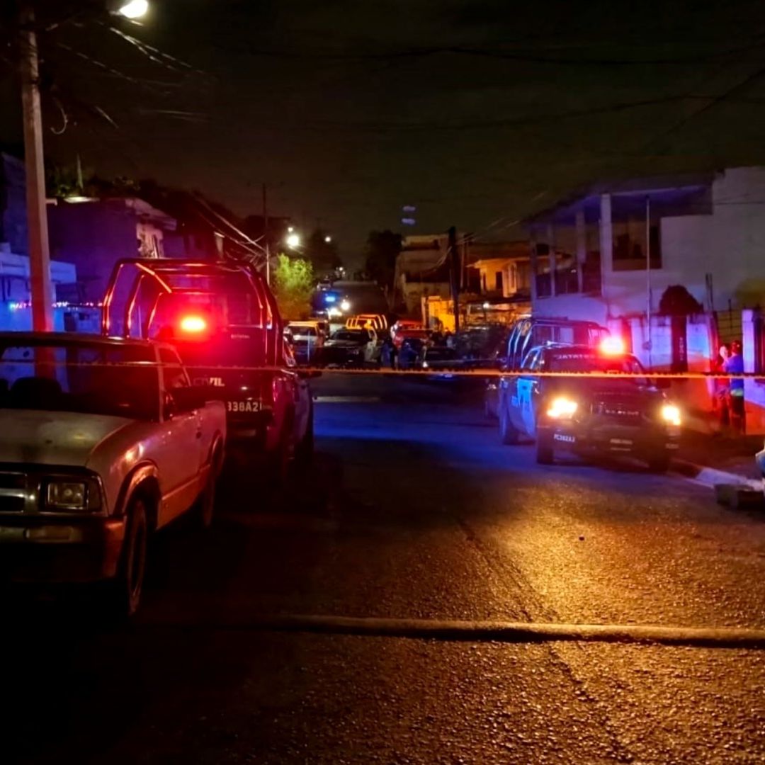 La víctima de unos 27 años de edad, presentó impactos de bala en brazos y piernas