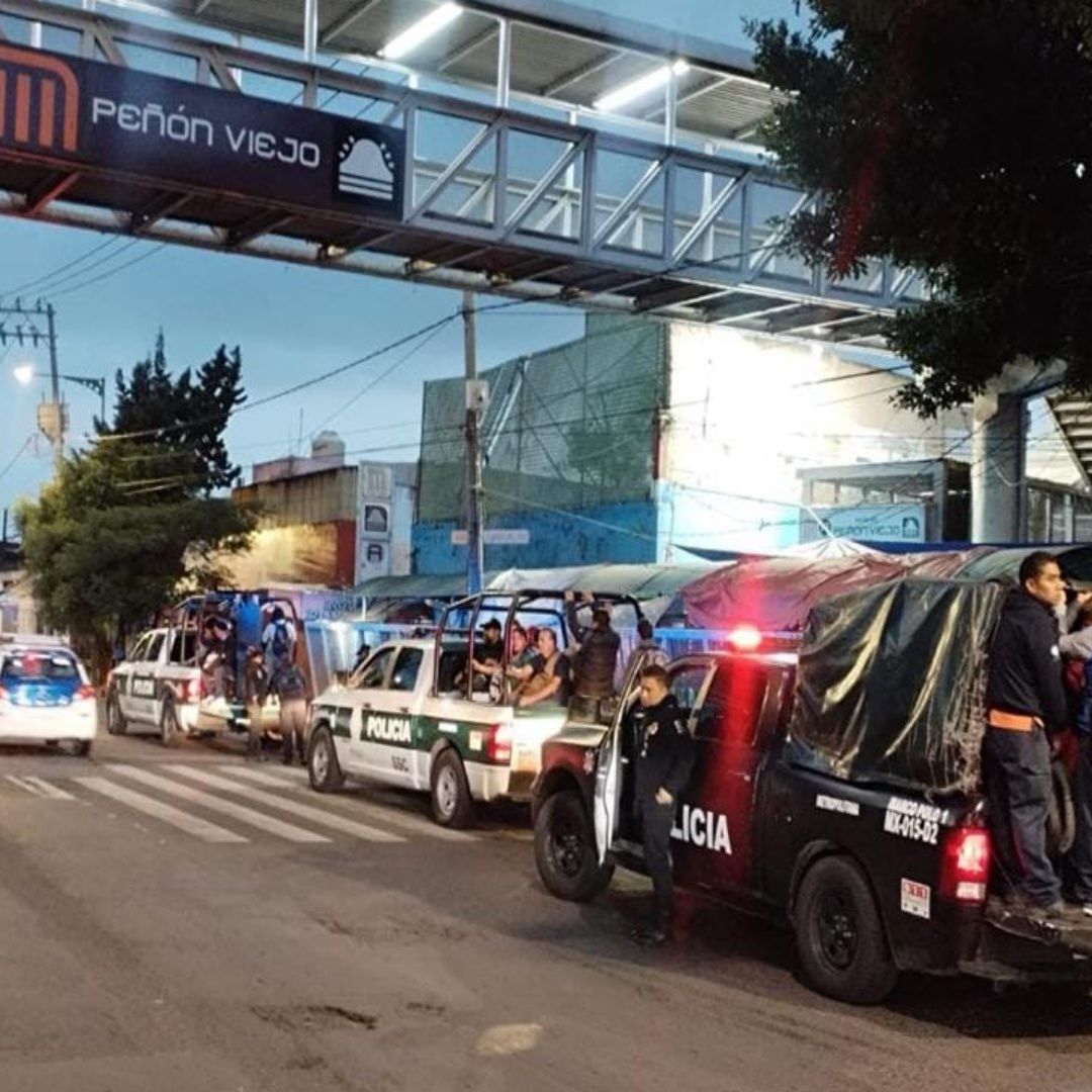Patrullas de CDMX trasladan a pasajeros de la Línea A del Metro CDMX