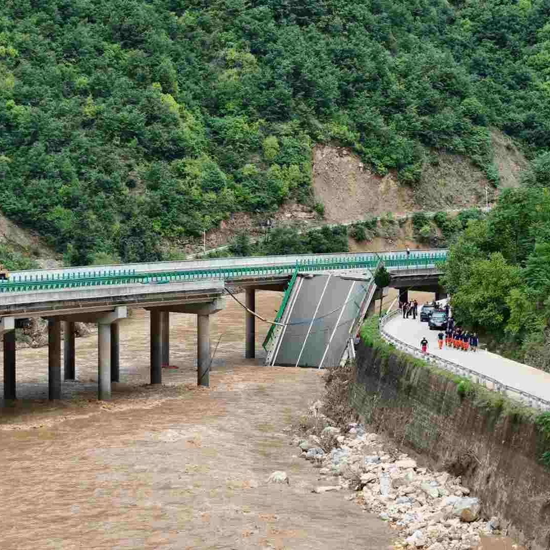 Colapso de puente en China deja 12 Muertos