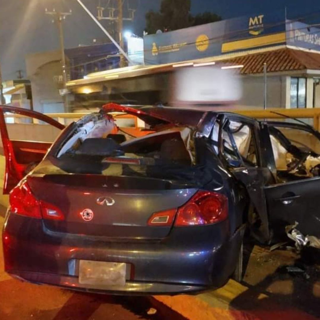 Pareja Resulta Lesionada tras Chocar en Carril de la Línea Express 1 en Mexicali
