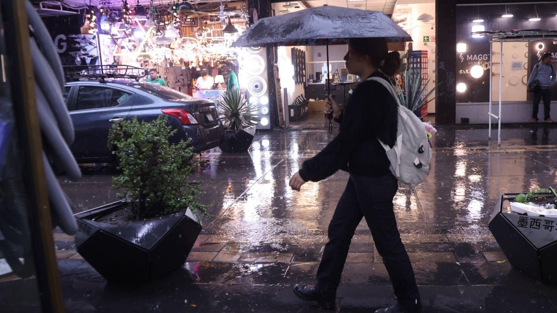 Las lluvias fuertes a muy fuertes persistirán durante la noche.