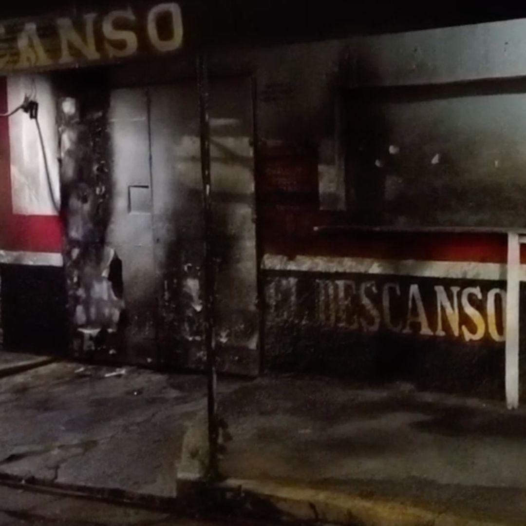 El hecho delictivo contra este bar se registró poco antes de las 10 de la noche de este sábado y generó la movilización de cuerpos de seguridad y auxilio.