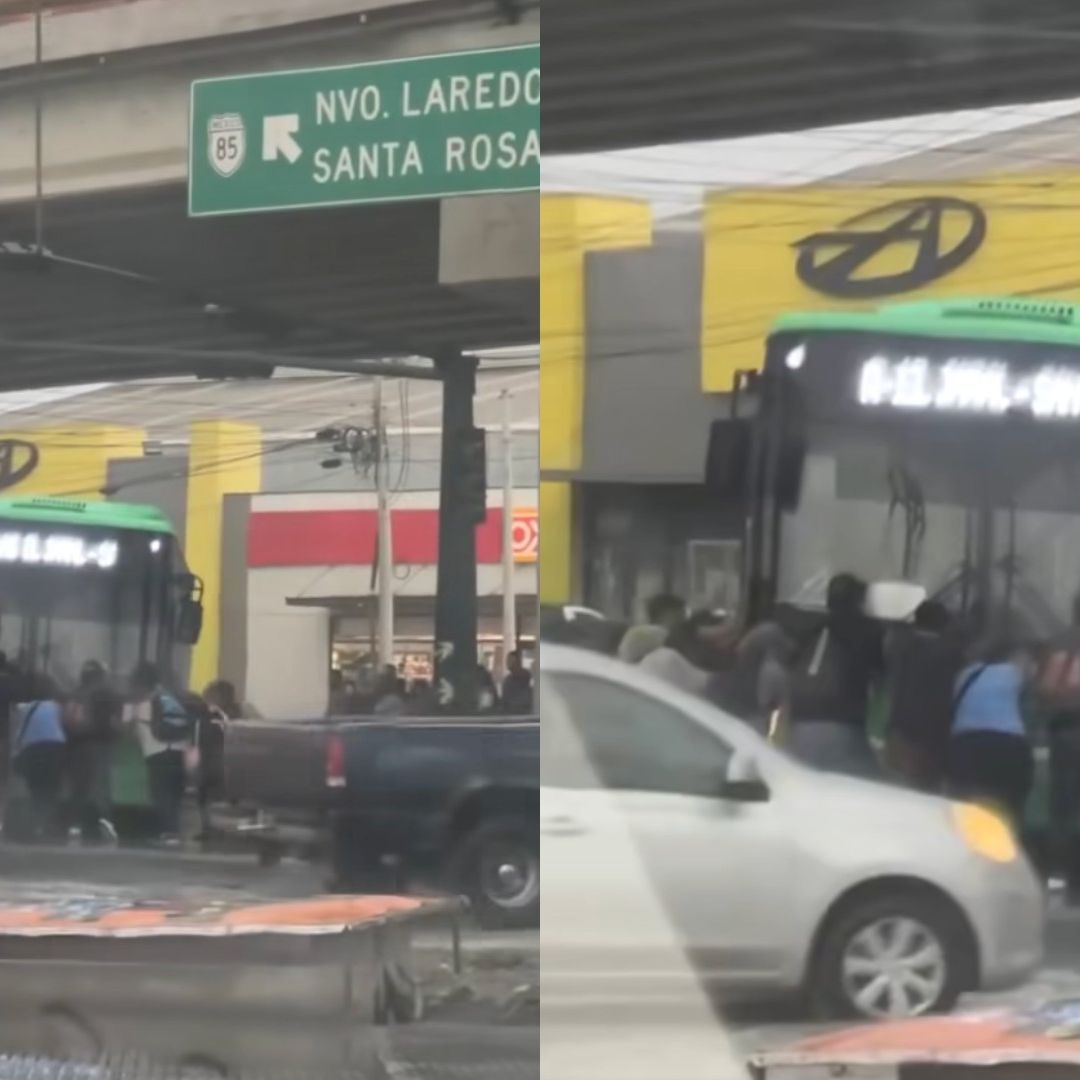 Pasajeros empujan camión de la ruta 1 atorado en bache en Nuevo León