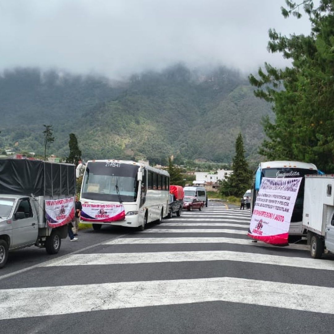Bloqueos en Puebla por Transportistas AMOTAC en Carreteras y Autopistas de Puebla