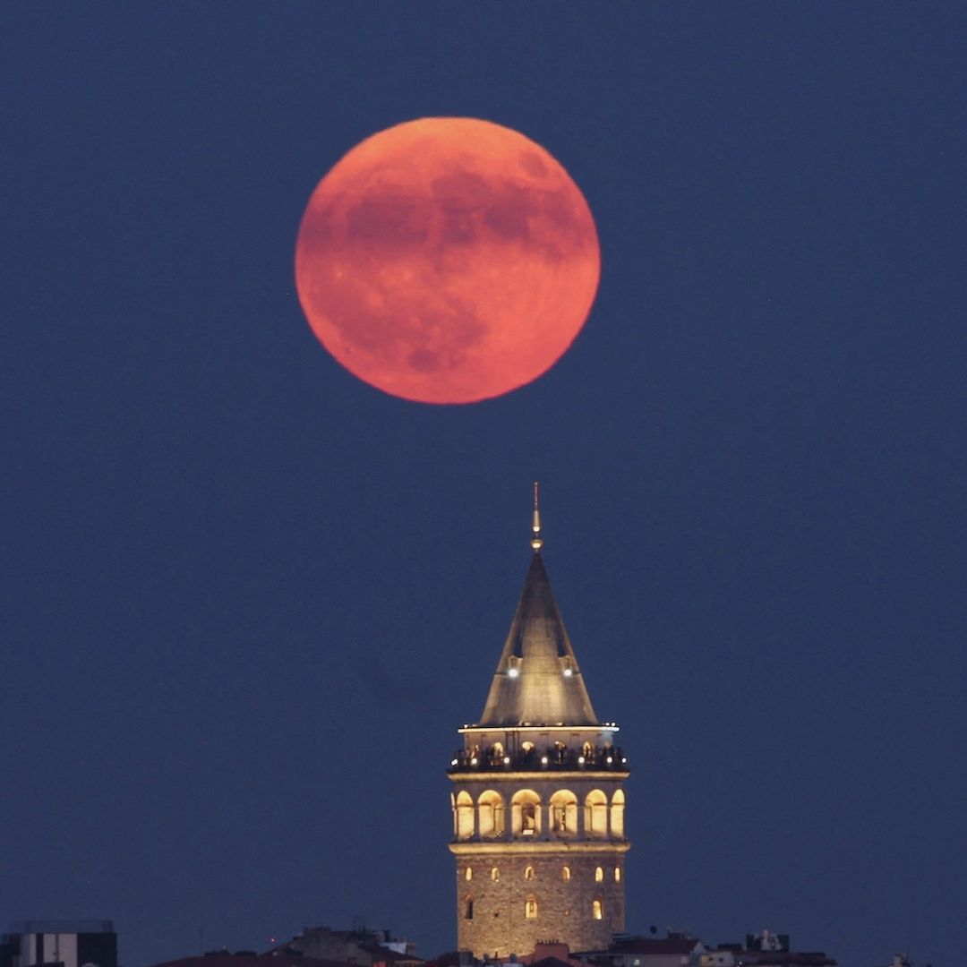 ¿Cuándo será la Luna de Esturión y por qué se verá tan grande la luna llena?