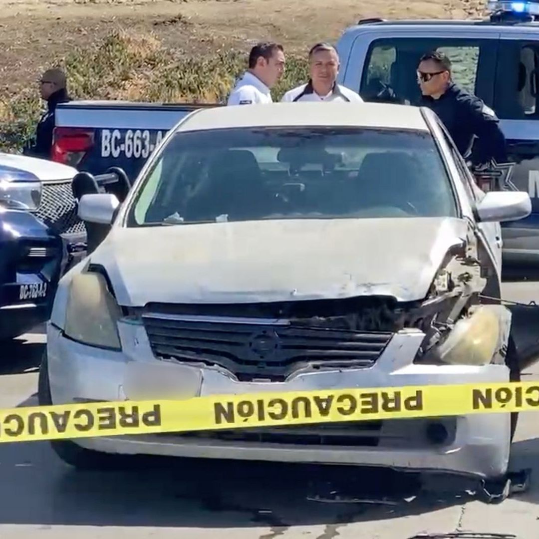 Hombre Intenta Huir de Detención y Termina Chocando Contra una Patrulla de Policía en Tijuana