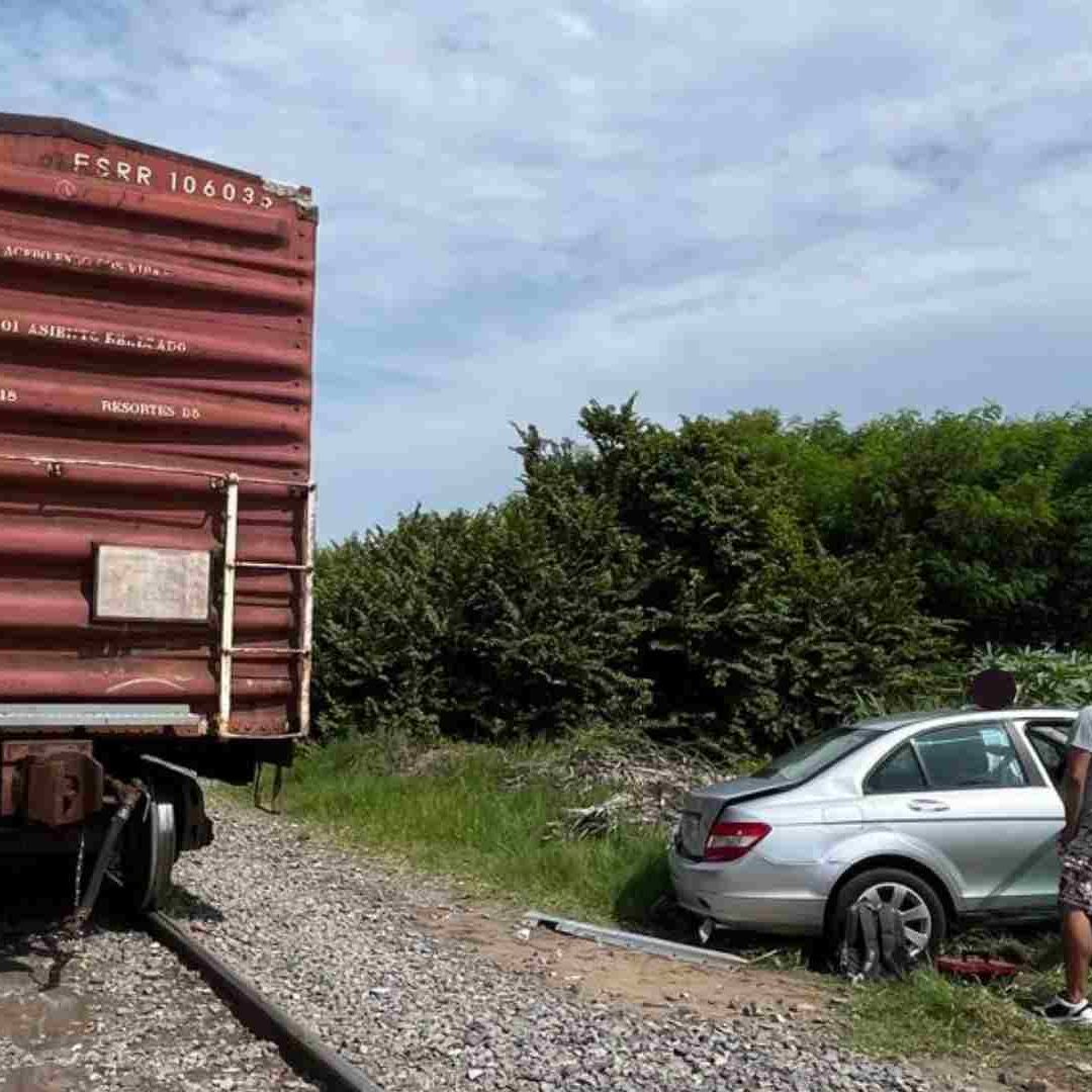 El accidente se registró sobre las vías del Fraccionamiento Plama Real, en Tejería, Veracruz.