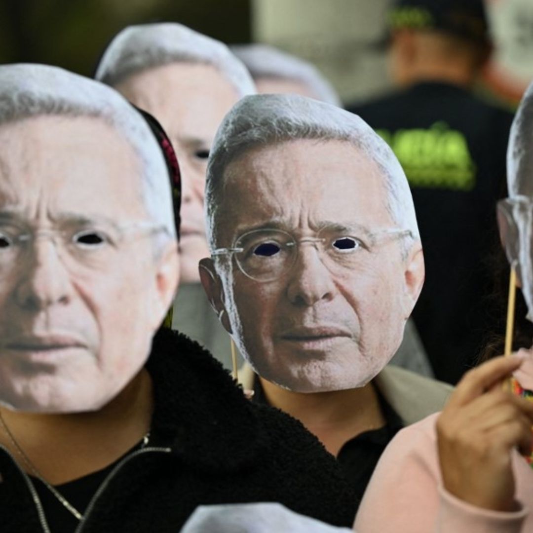 Declaran Culpable a Expresidente Colombiano Álvaro Uribe por Soborno en Juicio Histórico