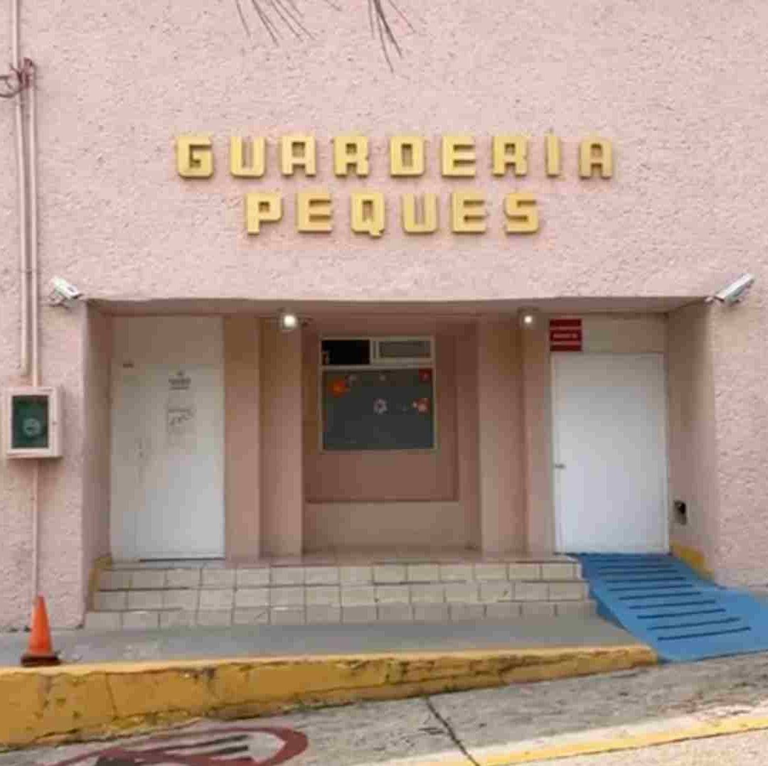 Al menos 60 menores fueron evacuados de una guardería de Coatzacoalcos por una presunta fuga de gas.